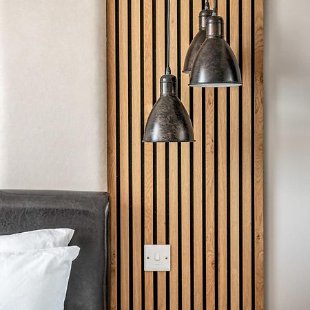 Canary Wharf Retreat With Free Secure Parking 런던 외부 사진