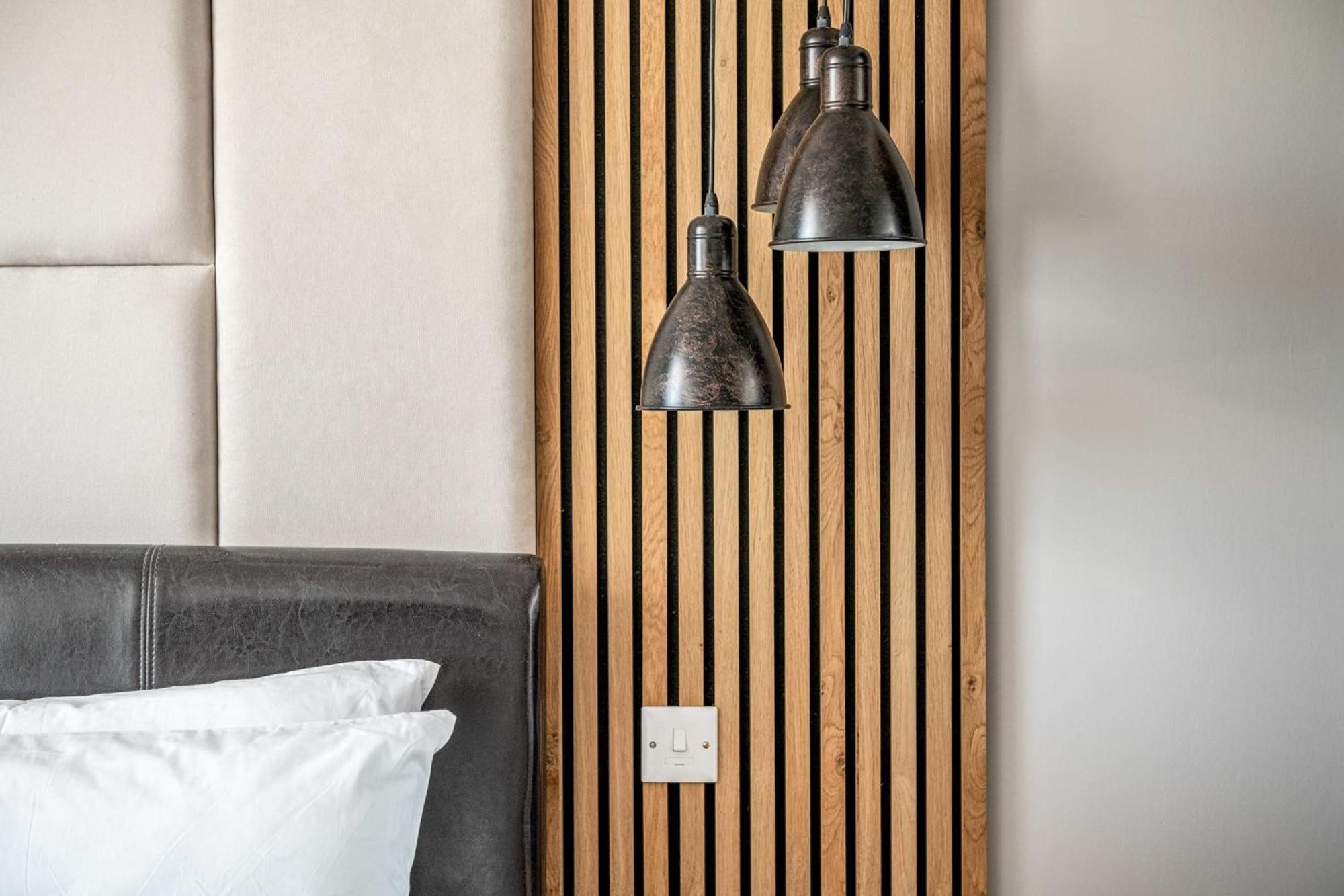 Canary Wharf Retreat With Free Secure Parking 런던 외부 사진
