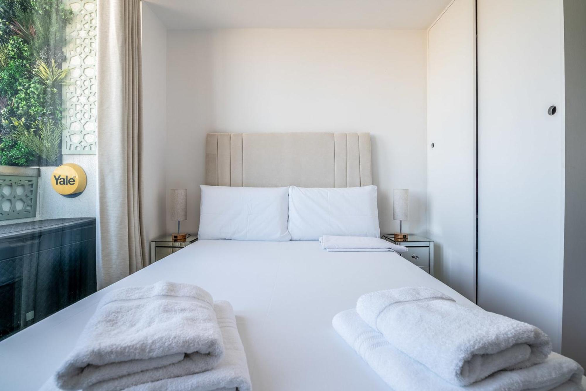 Canary Wharf Retreat With Free Secure Parking 런던 외부 사진