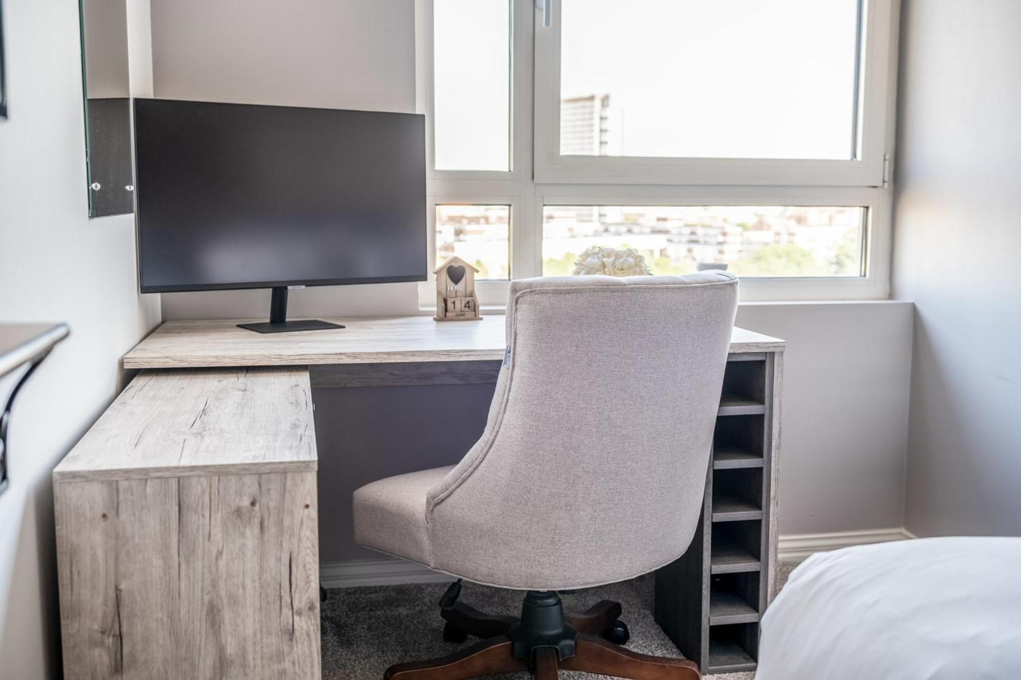 Canary Wharf Retreat With Free Secure Parking 런던 외부 사진