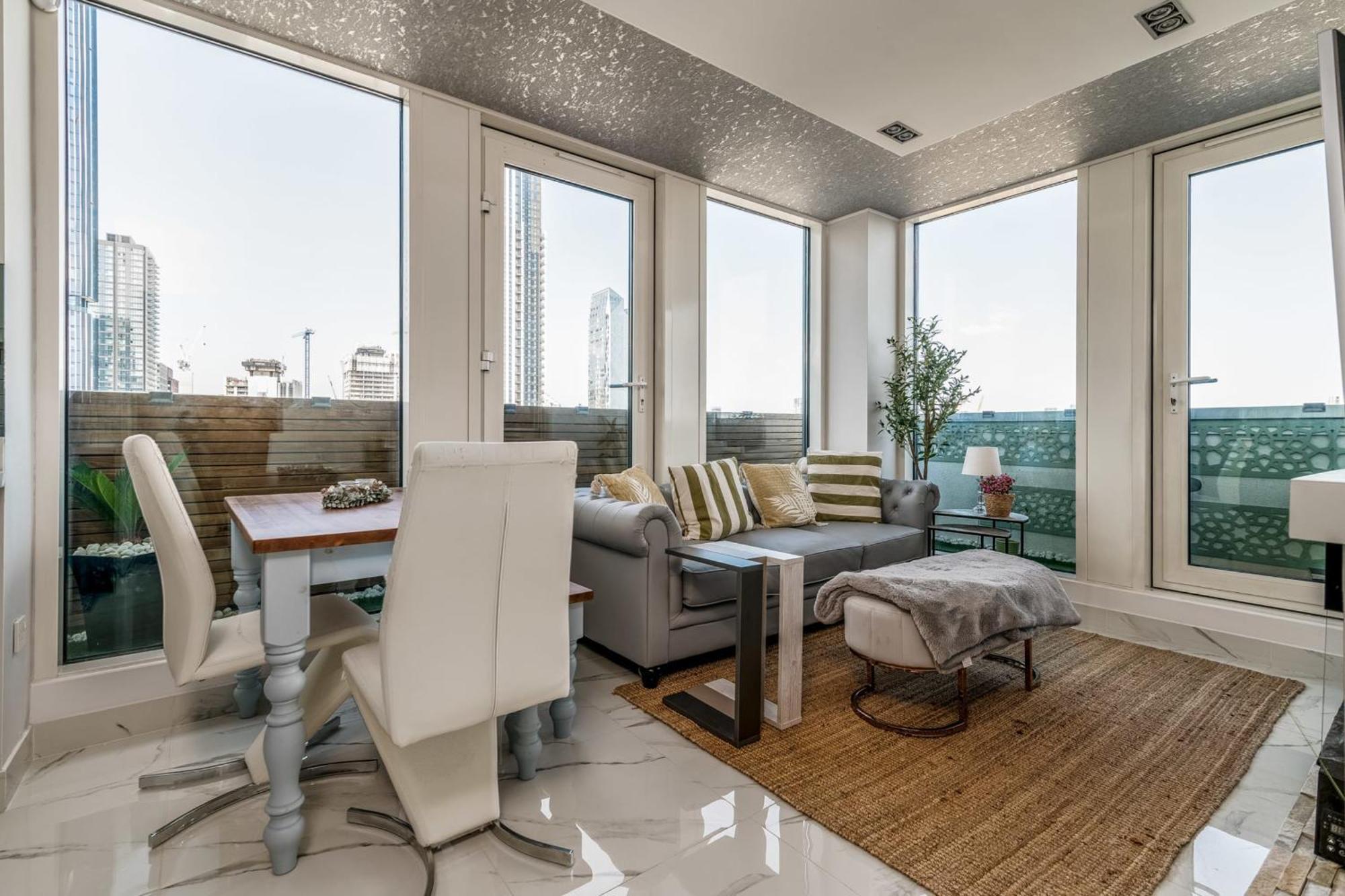 Canary Wharf Retreat With Free Secure Parking 런던 외부 사진