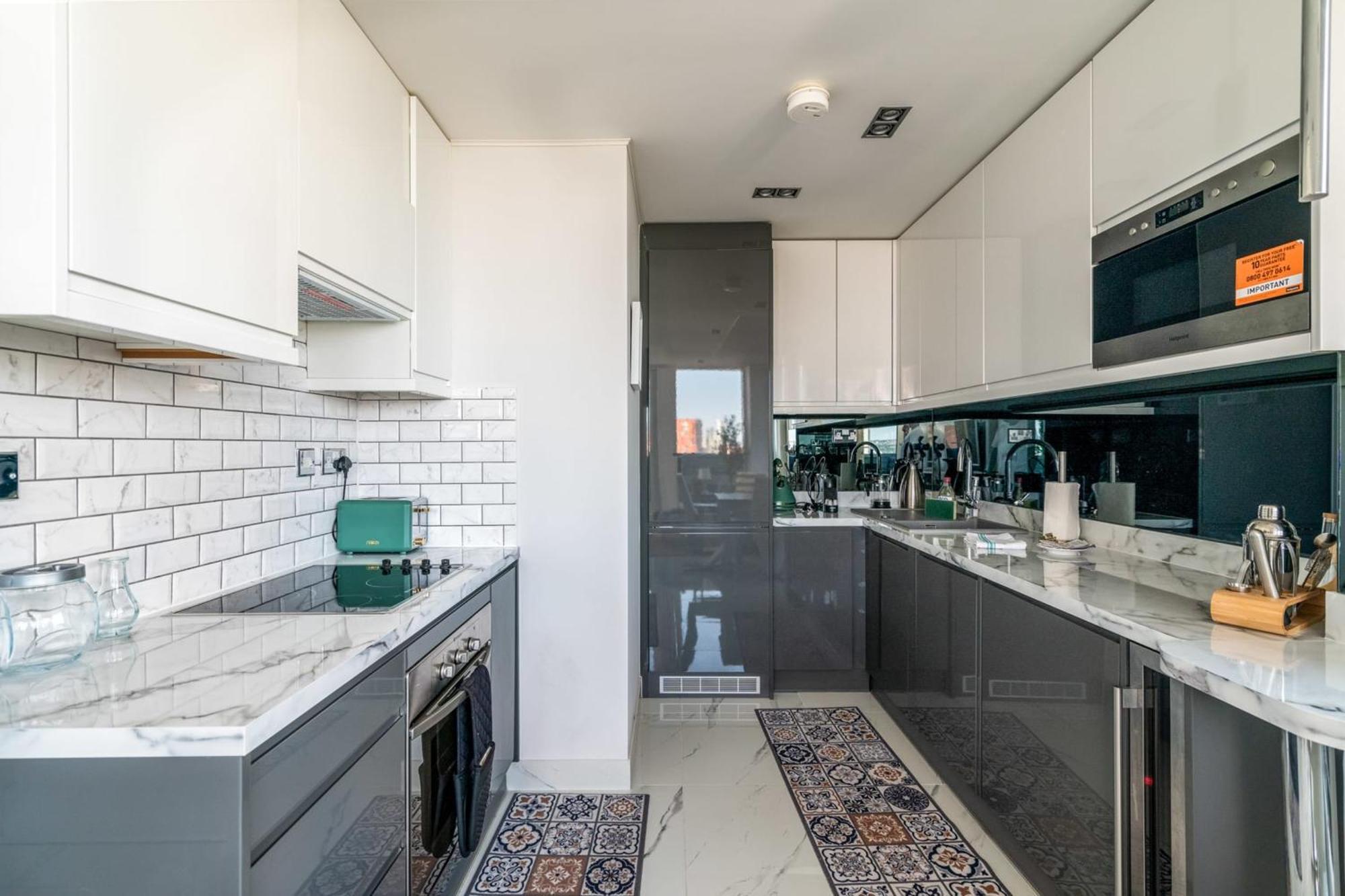 Canary Wharf Retreat With Free Secure Parking 런던 외부 사진