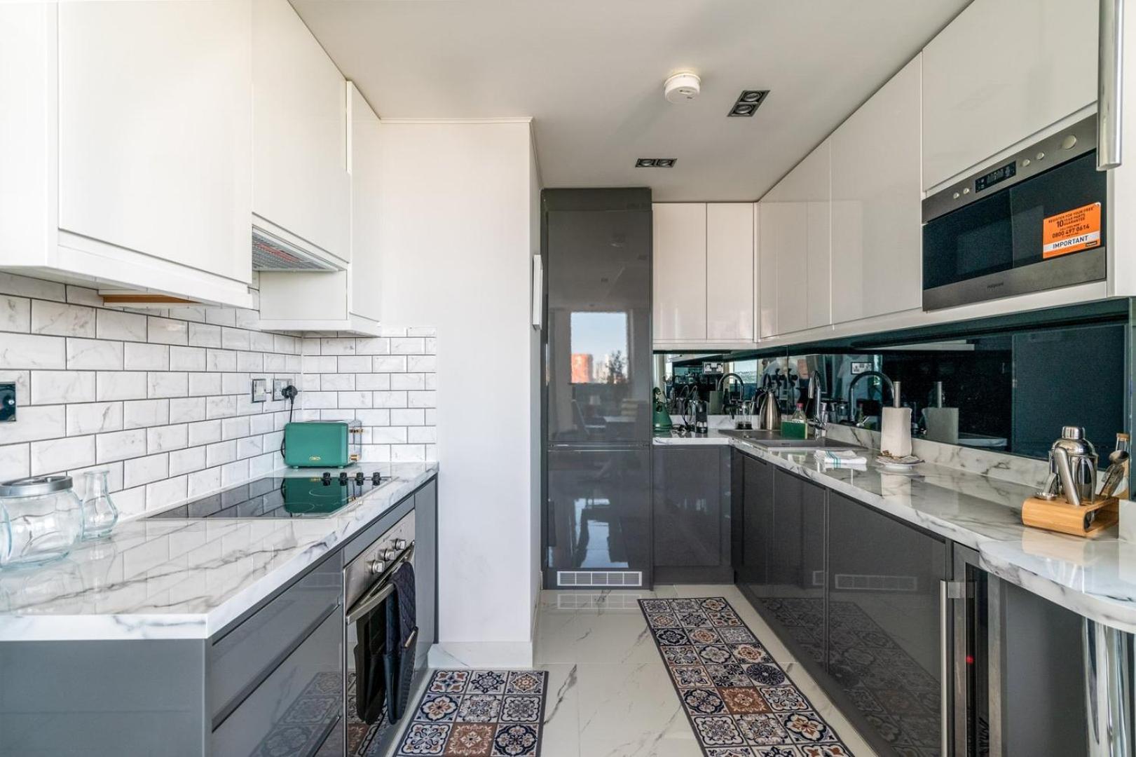 Canary Wharf Retreat With Free Secure Parking 런던 외부 사진