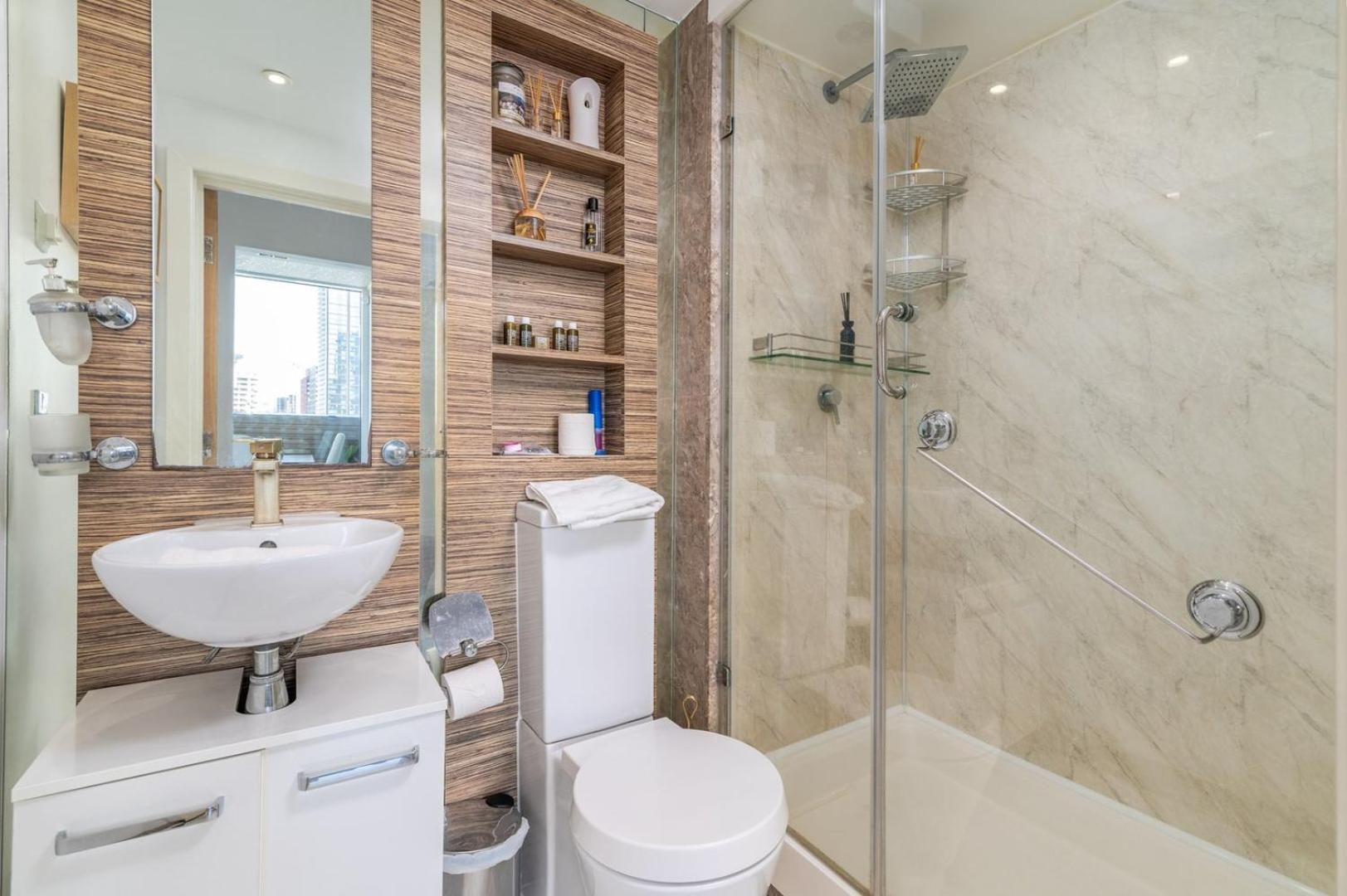 Canary Wharf Retreat With Free Secure Parking 런던 외부 사진