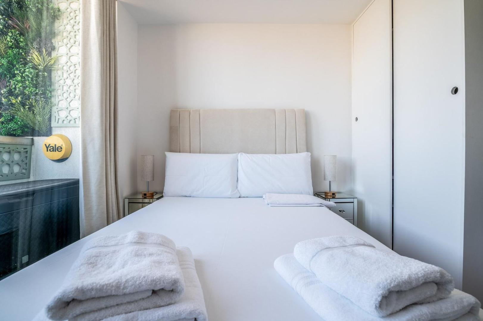 Canary Wharf Retreat With Free Secure Parking 런던 외부 사진