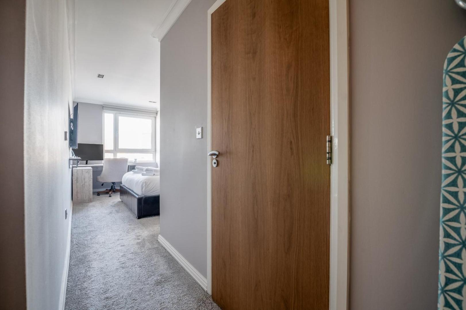 Canary Wharf Retreat With Free Secure Parking 런던 외부 사진