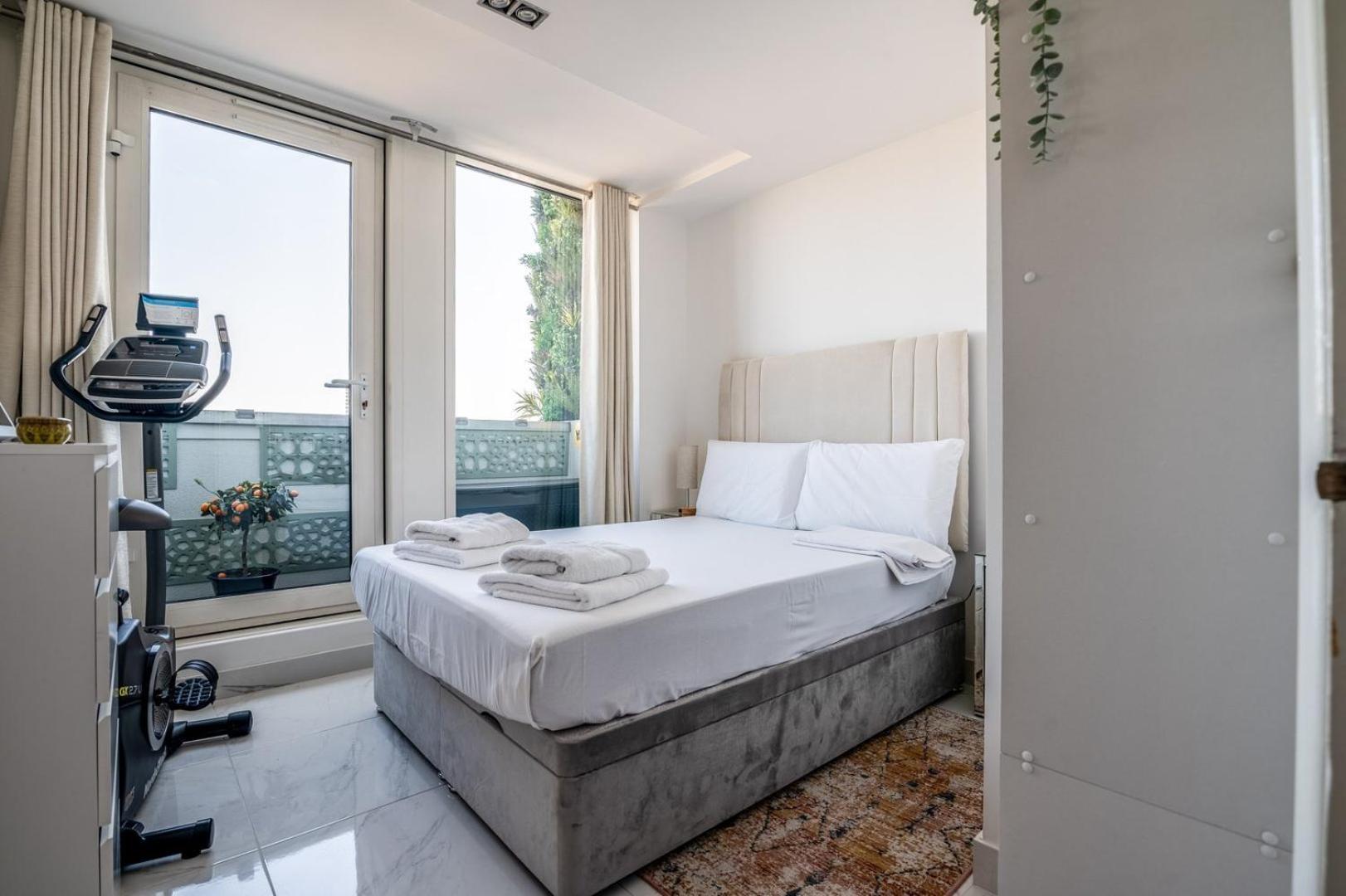 Canary Wharf Retreat With Free Secure Parking 런던 외부 사진