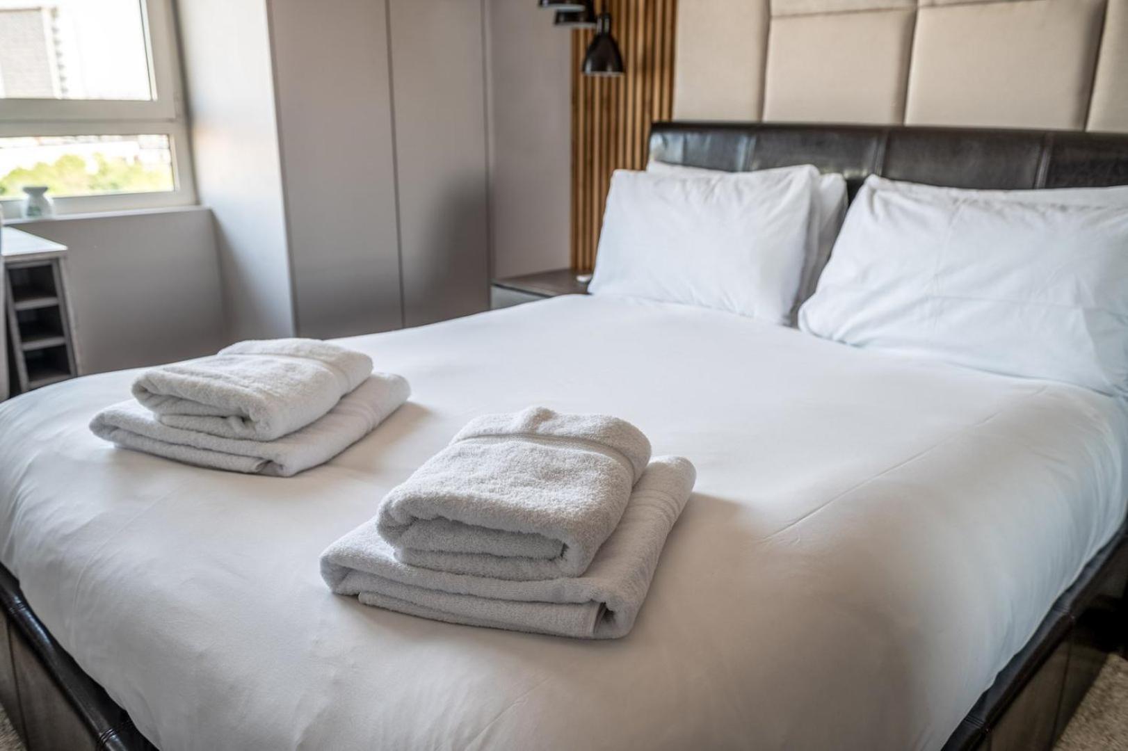 Canary Wharf Retreat With Free Secure Parking 런던 외부 사진